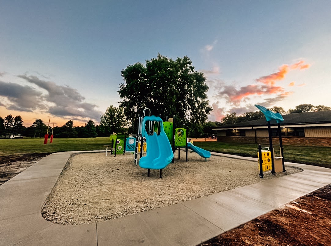 Free-standing open-ended market play structure in a Lewistown playground.